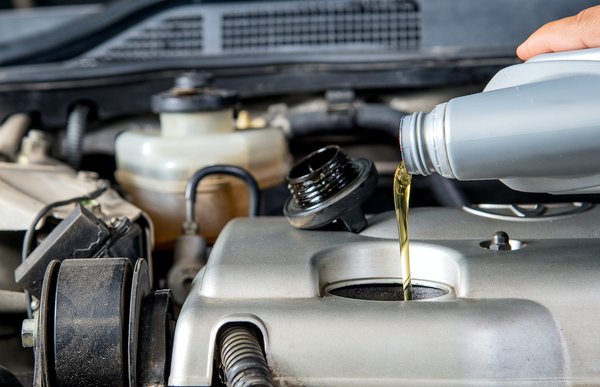 Comment utiliser l’additif nettoyant avec le carburant du véhicule ?